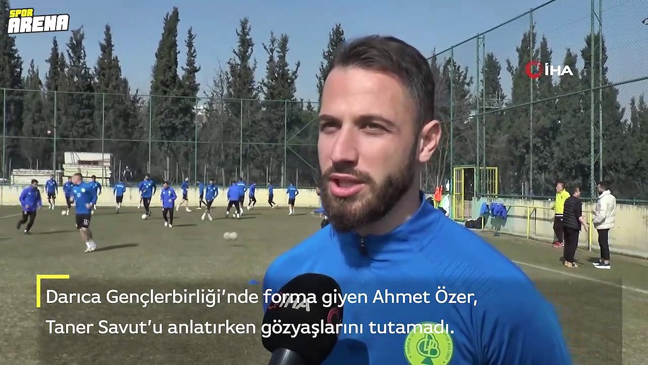 Ahmet Özer, Taner Savut'u anlatırken gözyaşlarına hakim olamadı