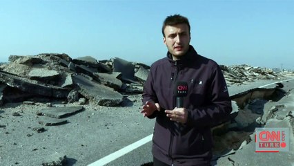 Yol yarıldı asfalt dağları oluştu