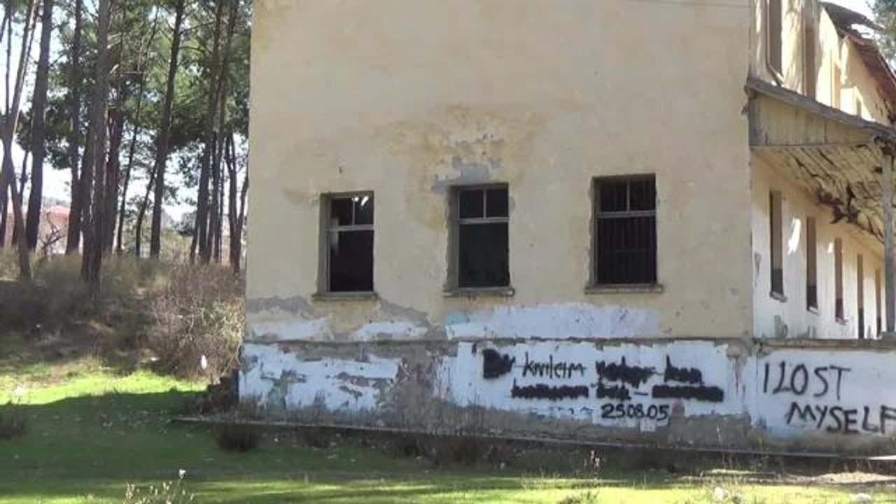Yeni Kuşak Köy Enstitüleri Şube Başkanı Selahattin Beyaz: Düziçi'nde Bütün Binalar Çatladığı Halde 1940'ta Yapılan Köy Enstitüsü Binasında Bir Santim...