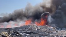 Antakya'da deprem nedeniyle yıkılan fabrikasının enkazında yangın çıktı