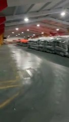 Gazeteci İsmail Arı, Kızılay'ın Trakya deposundan görüntüler paylaştı: depo çadır dolu ve deprem bölgesine göndermemişler, satmak için mi beklettiniz?