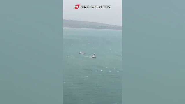 Tragedia Crotone, prosegue l'attività ricerca della Guardia Costiera