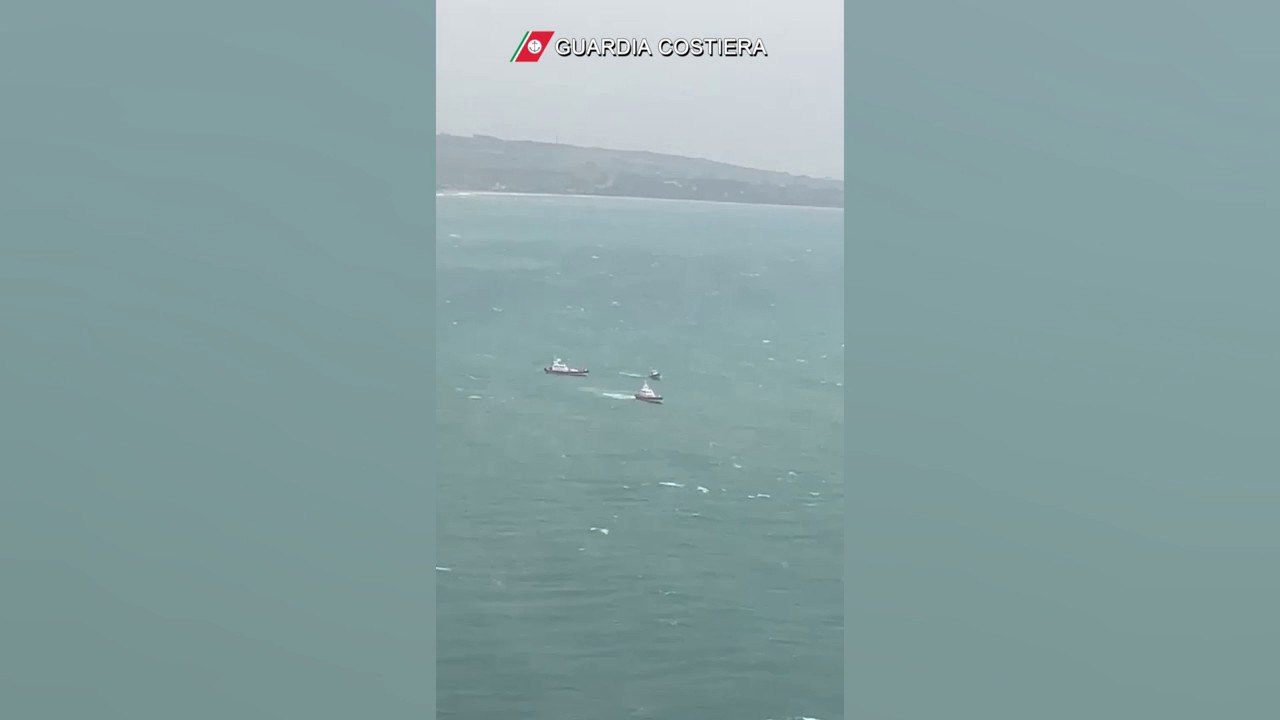 Tragedia Crotone, prosegue l'attività ricerca della Guardia Costiera