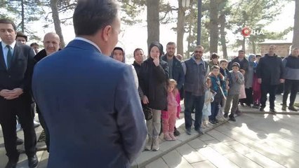 Depremzedeler Ertuğrulgazi Türbesi'nde saygı nöbetini izledi