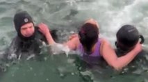 Yenikapı'da boğulma tehlikesi geçiren Faslı kadını itfaiye kurtardı