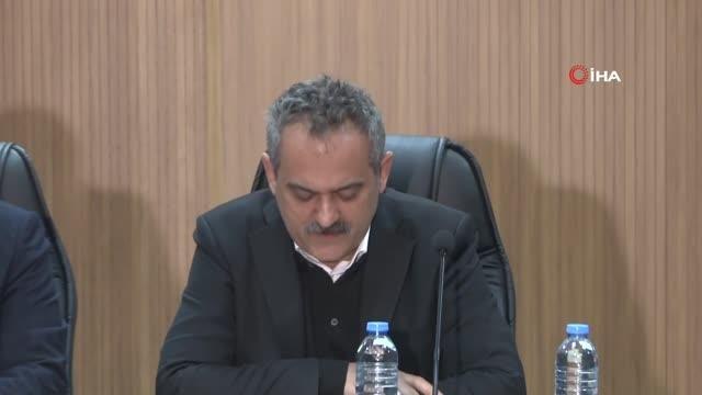 Milli Eğitim Bakanı Mahmut Özer: Öğrencilerin EBA'yı takip edebilmeleri için konteyner kentlerde tüm konteynerlere bakanlık olarak televizyon...