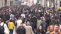 Taksim Meydanı ve İstiklal Caddesi'nde hafta sonu yoğunluğu