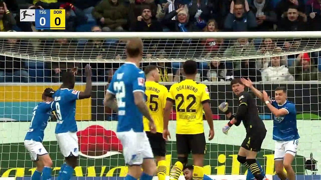 Brandt sends Dortmund to the top of the Bundesliga