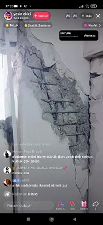 Depremde yıkılan evlerin içerden görünüşü.