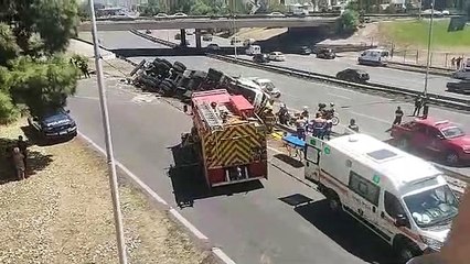 Vuelco camión accesos sur y este