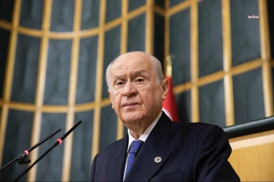 Devlet Bahçeli, Beşiktaş-Antalyaspor Maçında Atılan Hükümet İstifa Sloganı Nedeniyle Beşiktaş Üyeliğinden İstifa Etti