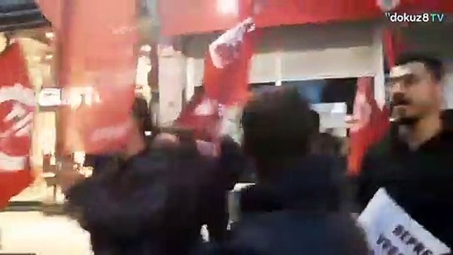 Kızılay'ı protesto edip hükümet istifa sloganları atan TİP'lilere polis müdahalesi