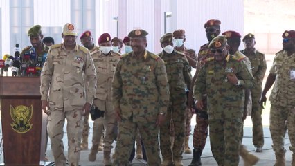 التوترات الخفية بين رئيس مجلس السيادة السوداني ونائبه تخرج إلى النور.. ما الأسباب؟