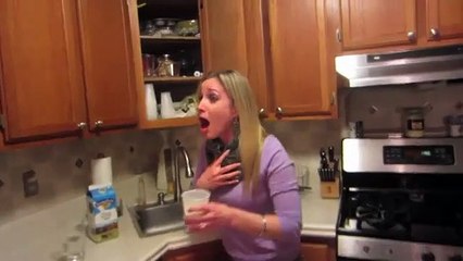 Kız Arkadaşa Dünyanın En Acı Biberini Yedirmek!