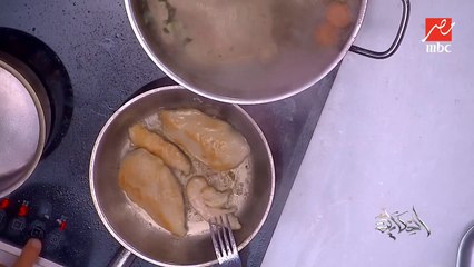 عمرو اديب يمزح مع شوربة الفراخ البرازيلي: يا الهي شُلت يدي