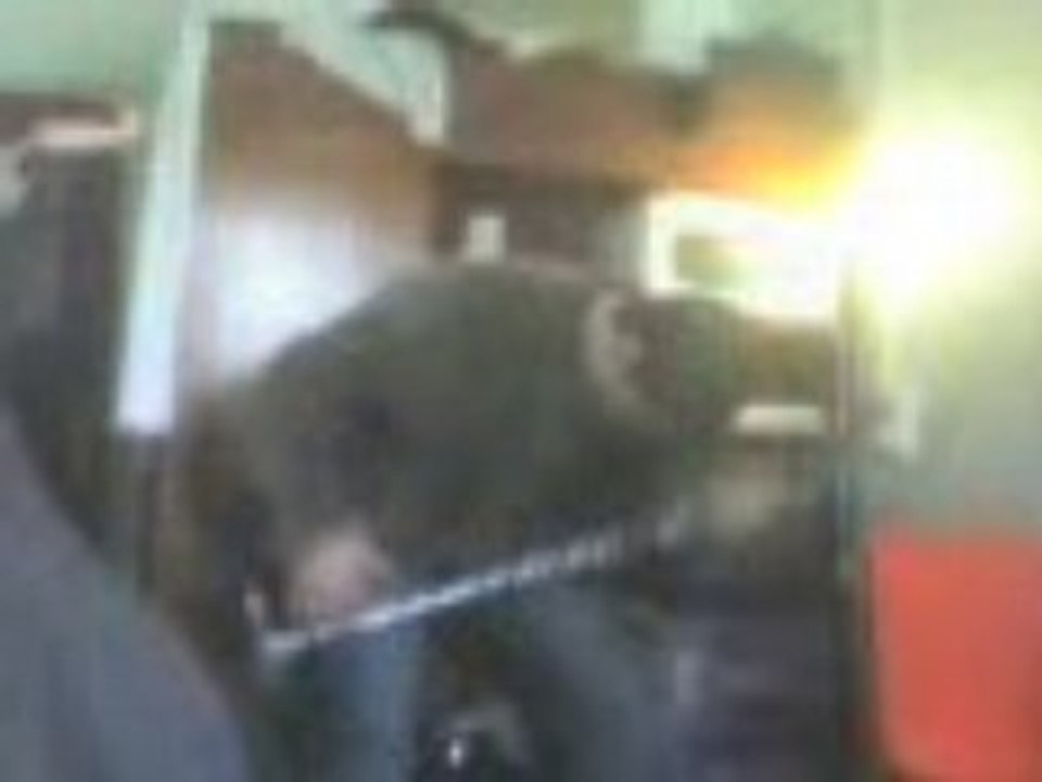 Nounours joue de la guitare =D