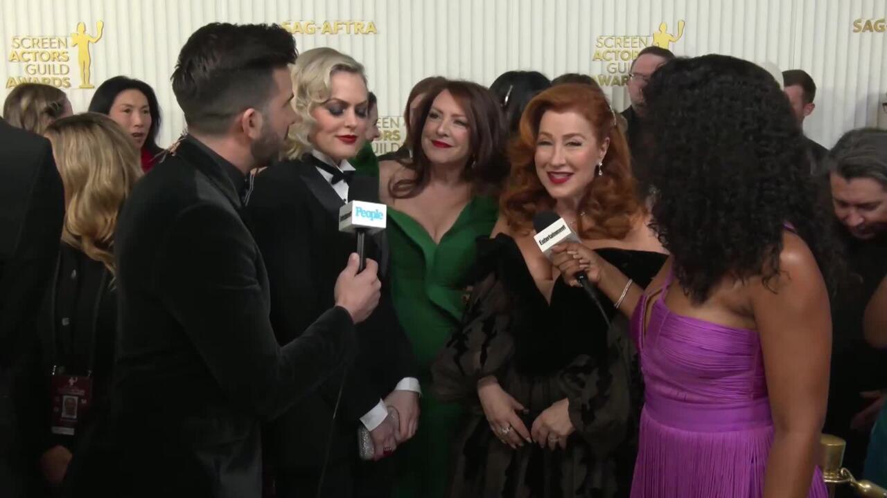 Elaine Hendrix and Lisa Ann Walter Have a 'Parent Trap' Reunion on the SAG Red Carpet