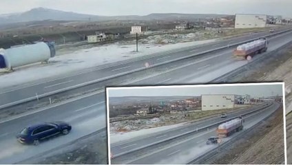 Niğde'de otomobilin TIR'a arkadan çarptığı kaza kamerada