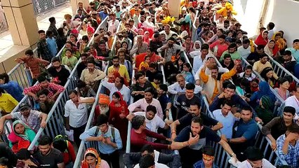 16 किलोमीटर में आस्था की कतार, हर कदम बाबा के जयघोष