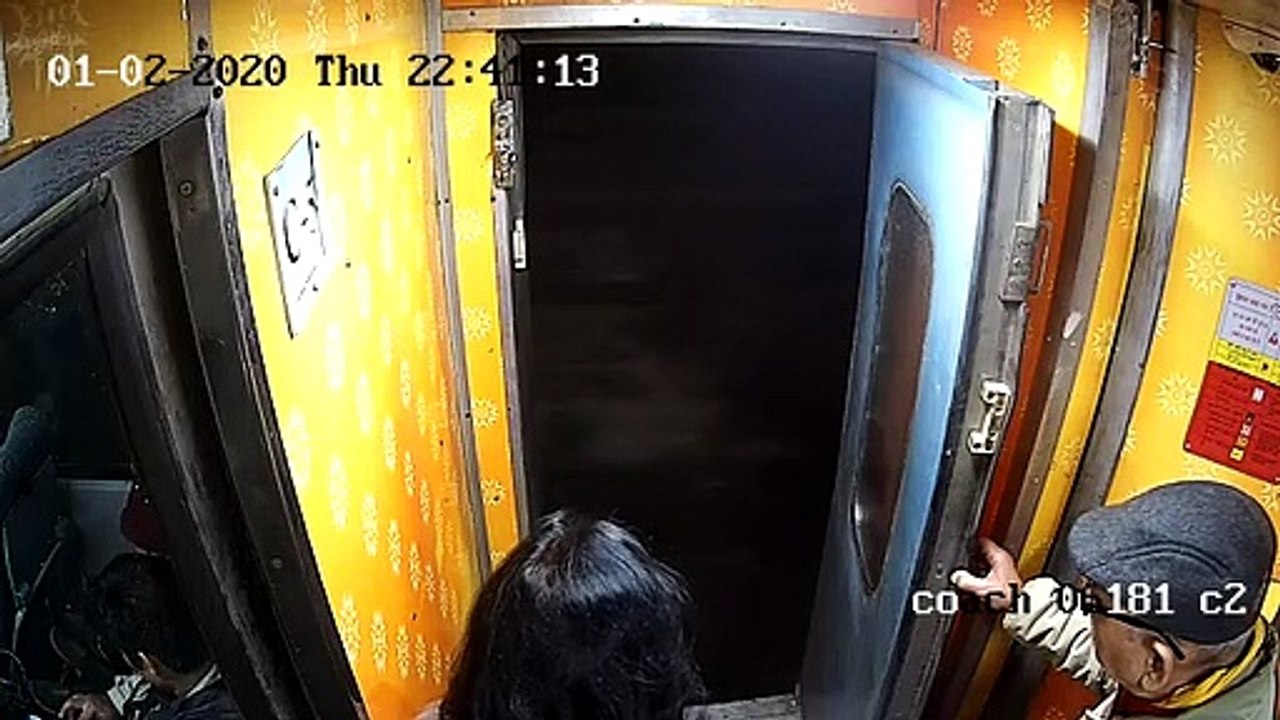 Handbag Snatching from running Train