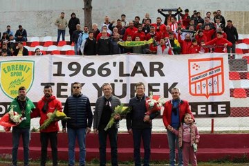 Ayvalık'ta iki ezeli rakip takım depremzedeler için tek yürek oldu