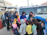 Diyarbakırlı sağlıkçılar, Adıyaman'daki depremzede çocukları unutmadı