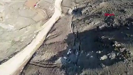 Adıyaman’da dağların arasından geçen fay kırığı havadan görüntülendi
