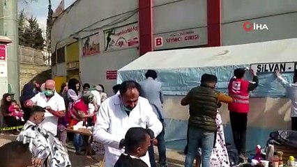 Diyarbakırlı 22 kuaför, Kahramanmaraş’ta depremzedelerin bakımını yaptı