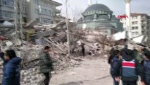 Malatya'da 5.6 büyüklüğünde deprem: Enkaz altında kalanlar var