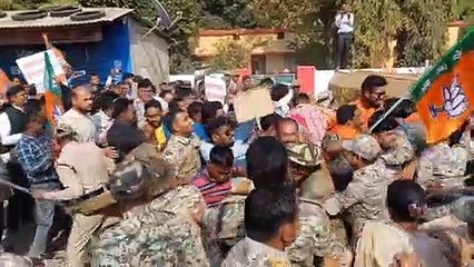 विधायक का बंगला घेराव करने बड़ी संख्या में पहुंचे भाजपाई, पुलिस जवानों के साथ जमकर हुई झूमाझटकी, देखें Video