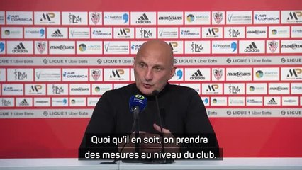 25e j. - Pantaloni recadre avec force les “supporters” qui insultent et menacent ses joueurs