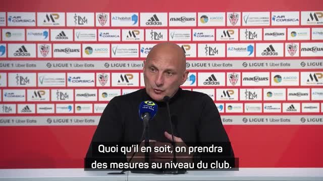 25e j. - Pantaloni recadre avec force les “supporters” qui insultent et menacent ses joueurs