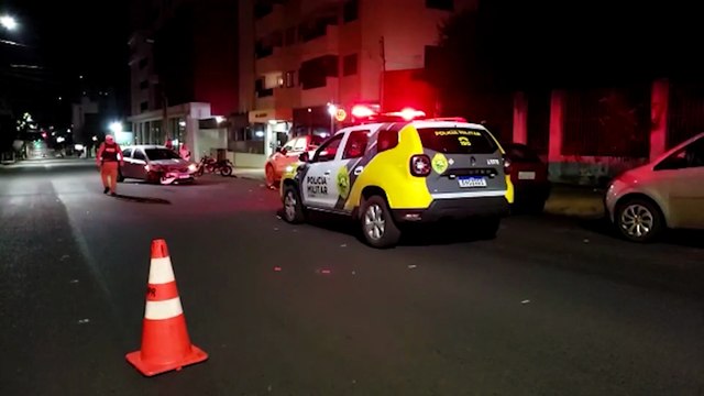 Etios atinge Ranger estacionada e condutora alcoolizada é presa