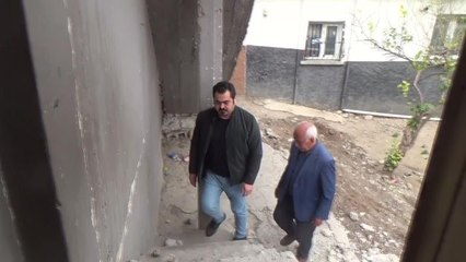 Kadirli'de Bir Vatandaş Depremden Önce Evini Sattı, Oturduğu Ev Depremde Zarar Görünce Sattığı Eve Kiracı Olarak Taşındı