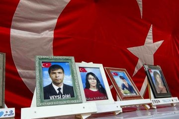 Evlat nöbetindeki baba Elhaman: "Oğlum, PKK'dan sana bir fayda gelmez"