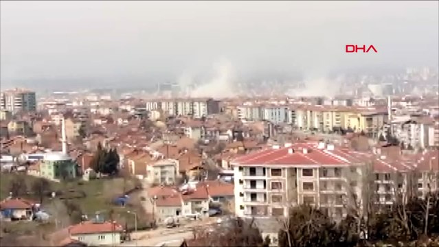 Malatya'da 5.6'lık depremde binaların yıkılma anı kamerada