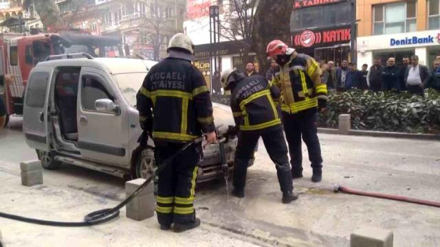İtfaiye yangını söndürdü, vatandaş meraklı gözlerle olan biteni izledi