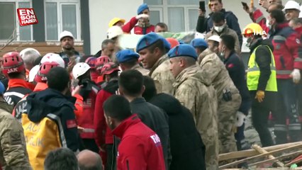 Malatya'da baba ve kızı enkazdan kurtarıldı