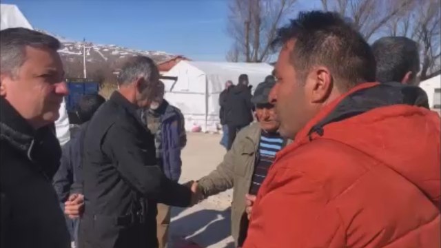 Depremzede vatandaş böyle tepki gösterdi: Bana ilk gün yardım lazımdı