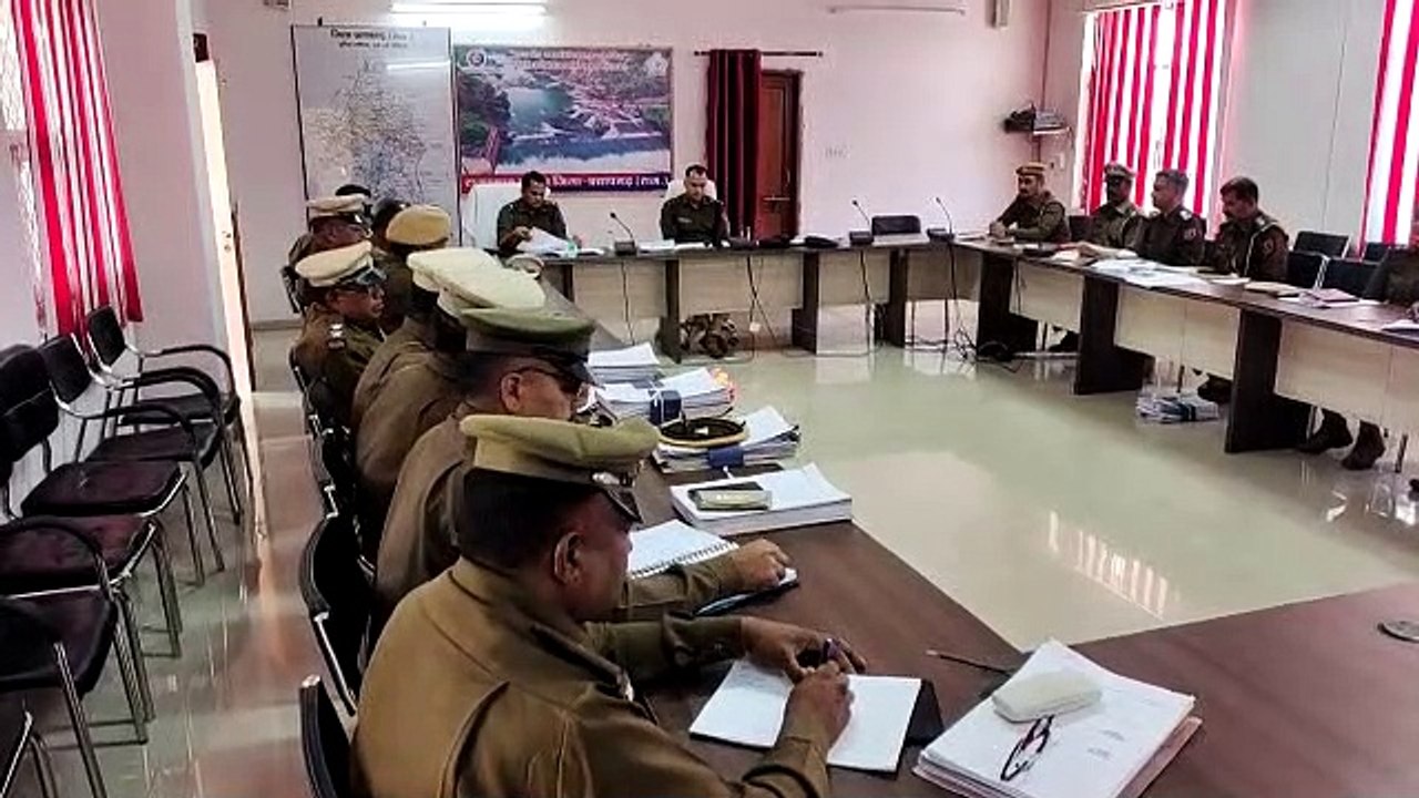 अपराध समीक्षा बैठक आयोजित, सीमावर्ती इलाकों में विशेष निगरानी के निर्देश