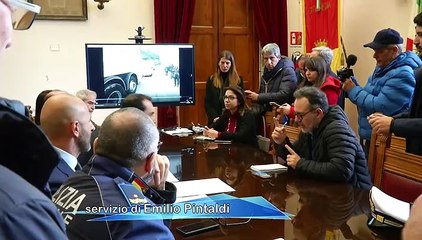 LA GUERRA DEI RIFIUTI SI SPOSTA IN PREFETTURA