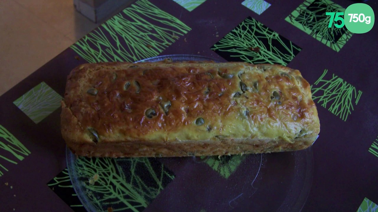 Cake jambon, olives et râpé de gruyère