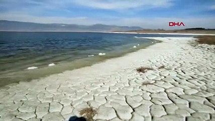 Burdur Gölü'nde kuraklık nedeniyle toz bulutu oluştu!