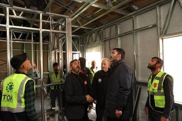 Bakan Murat Kurum, Adıyaman'da barınma alanının kurulacağı bölgede incelemelerde bulundu