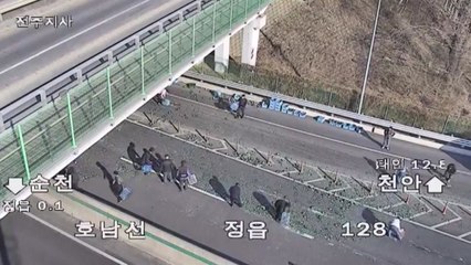 호남고속도로 달리던 화물차서 소주병 쏟아져...1시간 교통 지체 / YTN