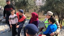 Jandarma ekiplerinden enkaz altından kurtardıkları Güneş Ailesi'ne ziyaret