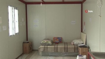 Bahçelievler'de bir okulda depremzedeler için konteyner evler hazırlandı