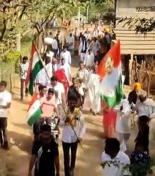कांग्रेस ने निकाली हाथ से हाथ जोड़ो यात्रा