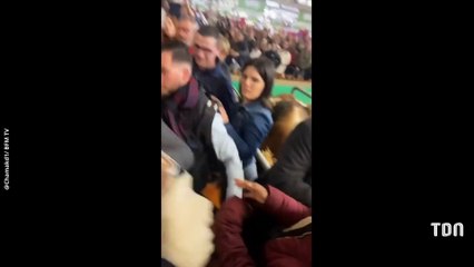 Un étudiant violemment interpellé au salon de l'Agriculture pendant la visite d'Emmanuel Macron