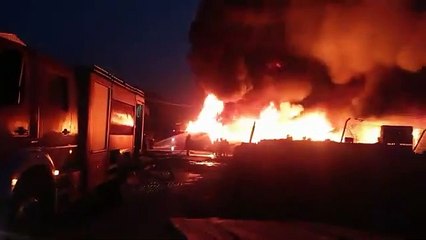 Hatay'da lastik fabrikasında yangın